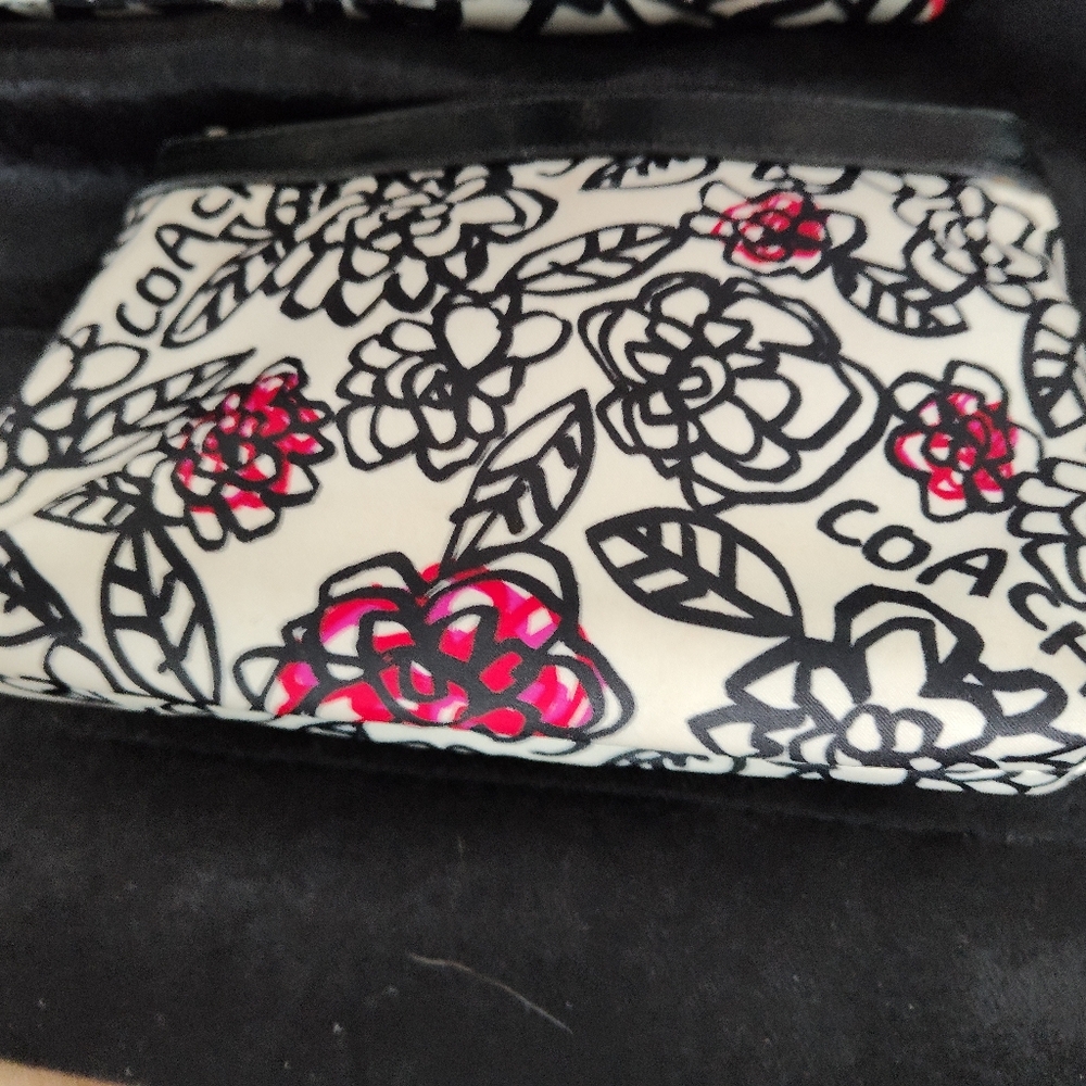 Coach Poppy Black and Pink Floral Tote And Wristle Bag Set. No Crossbody Strap - Picture 6 of 13